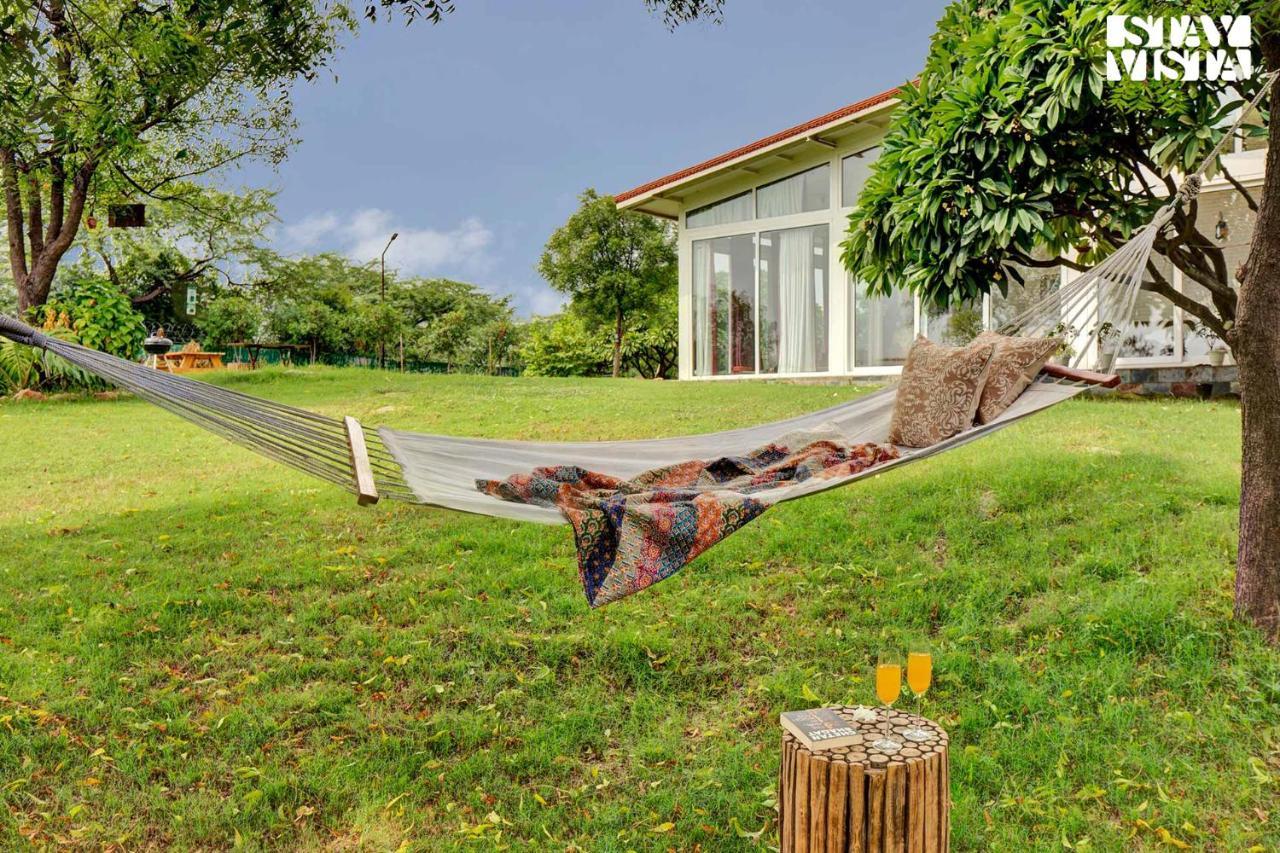 Stayvista At Idyllic Farmhouse - A Glasshouse With Outdoor Pool غورغاون المظهر الخارجي الصورة