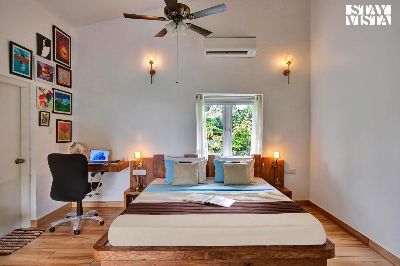Stayvista At Idyllic Farmhouse - A Glasshouse With Outdoor Pool غورغاون المظهر الخارجي الصورة